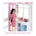 Casa Barbie 2 Piani con 4 Aree gioco, Bambola, Cagnolino & Accessori - Giocattolo per Bambini 3+ Anni HCD48 - immagine 3