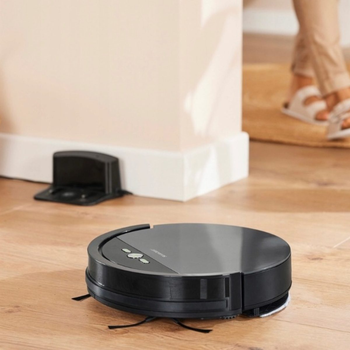 Silvercrest SSWR B1 robot aspirapolvere lavapavimenti 30 cm 70 min 300 ml NERO - immagine 2