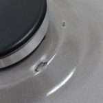 Piano cottura gas incasso Schock STS95542 SILVER PC90 AV Tortora Piccolo ammacco vicino al fuoco anteriore dx - immagine 2