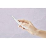 Panasonic ES-WR51-P503 depilatore corpo impugnato in mano, dettaglio testina di rasatura in acciaio
