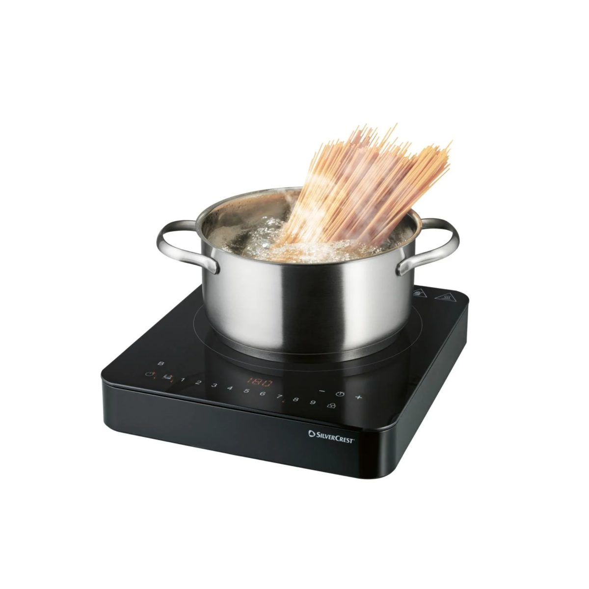 Silvercrest SIKP 2200 piastra ad induzione ricondizionata in uso con pentola di spaghetti in ebollizione