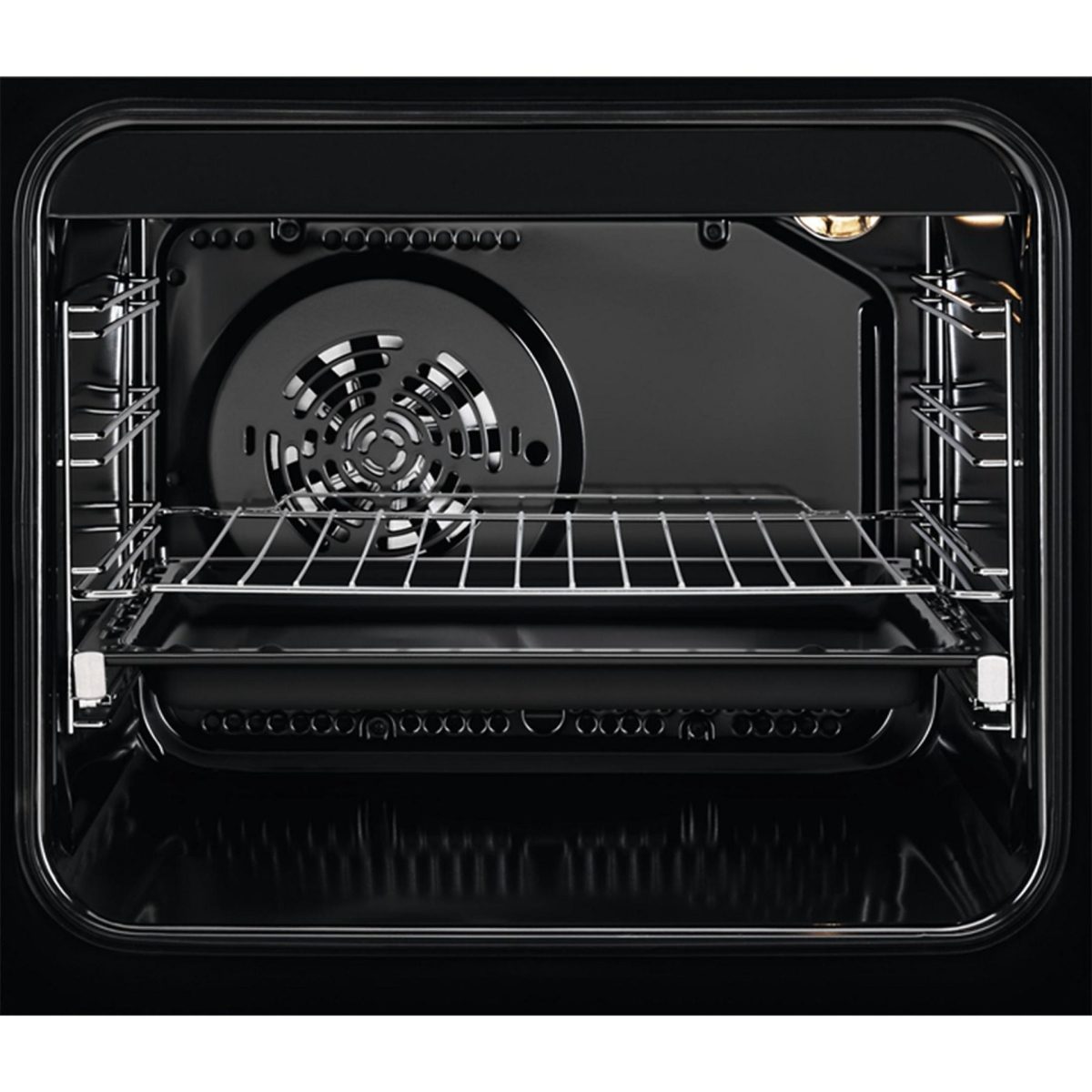 Electrolux LKK640200W dettaglio interno forno elettrico con ventola e griglie cromate