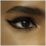 Occhio truccato con Maybelline Tattoo Liner 900 Deep Onyx, effetto eyeliner nero waterproof 36h