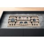 Piano cottura Hotpoint PHN 960MST 6 fuochi gas avena installato ad incasso in cucina moderna