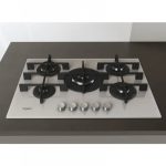 Piano cottura gas Whirlpool GOWL 758 75cm bianco, vista dall'alto con 5 fuochi e manopole in acciaio