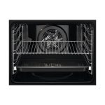 Electrolux KOIGH04X forno multifunzione 72L, vista interna cavità con griglie e teglia in dotazione