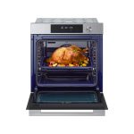 LG WSED7613S forno incasso 76L aperto con tacchino arrosto in cottura, cavità smaltata blu