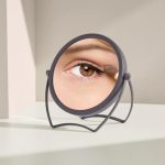 Cien Beauty specchio ingrandimento 5x 7x, dettaglio occhio truccato con pennello per make-up