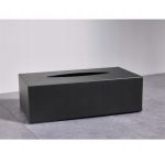 Livarno Home porta fazzoletti nero con coperchio in bambù, vista laterale su piano in cemento