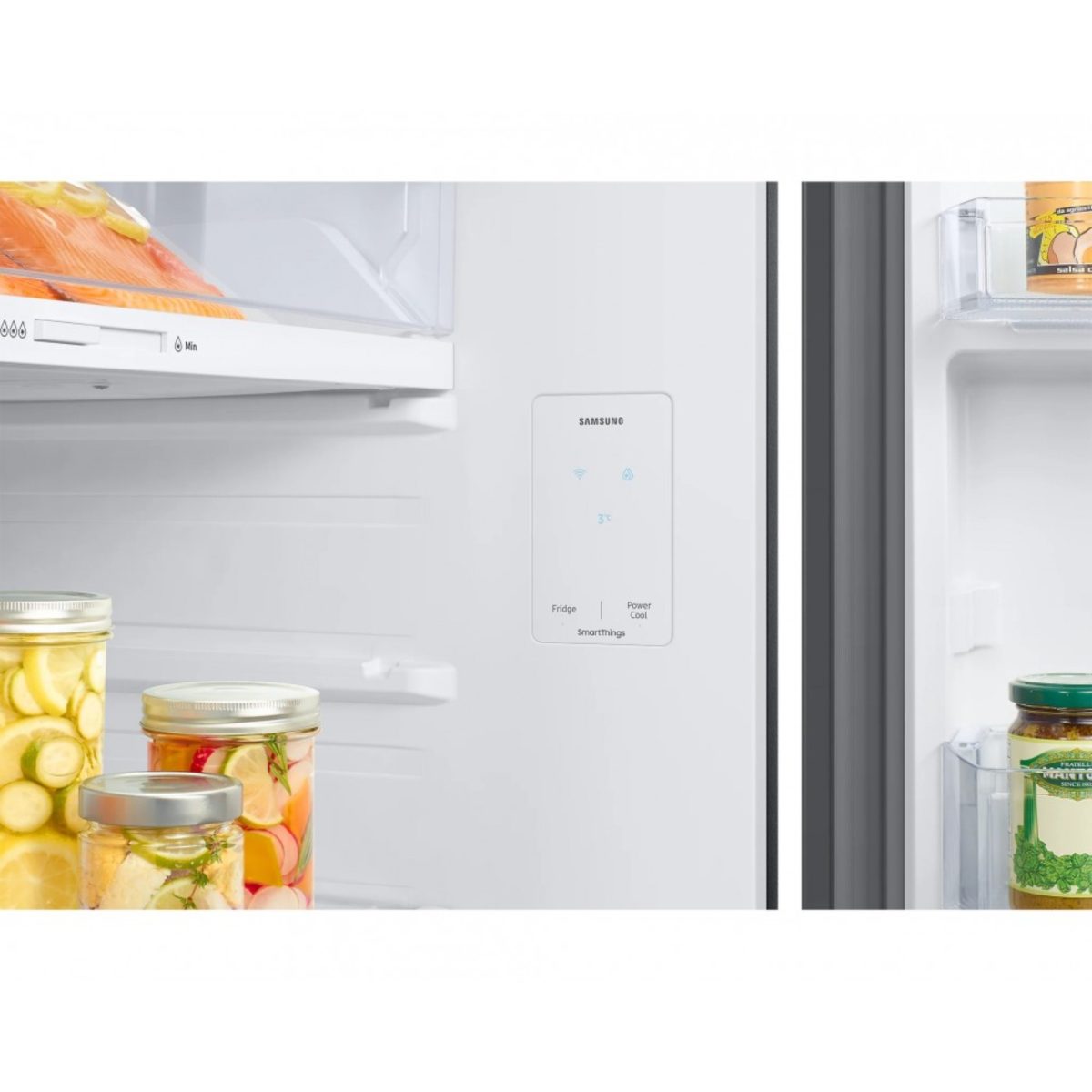 Samsung BESPOKE AI 393L, dettaglio display touch interno con controlli SmartThings e Power Cool