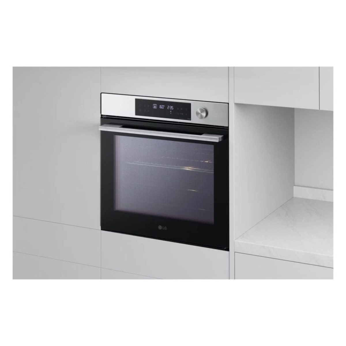 LG WSED7613S forno incasso 76L installato in cucina moderna bianca con piano cottura in marmo