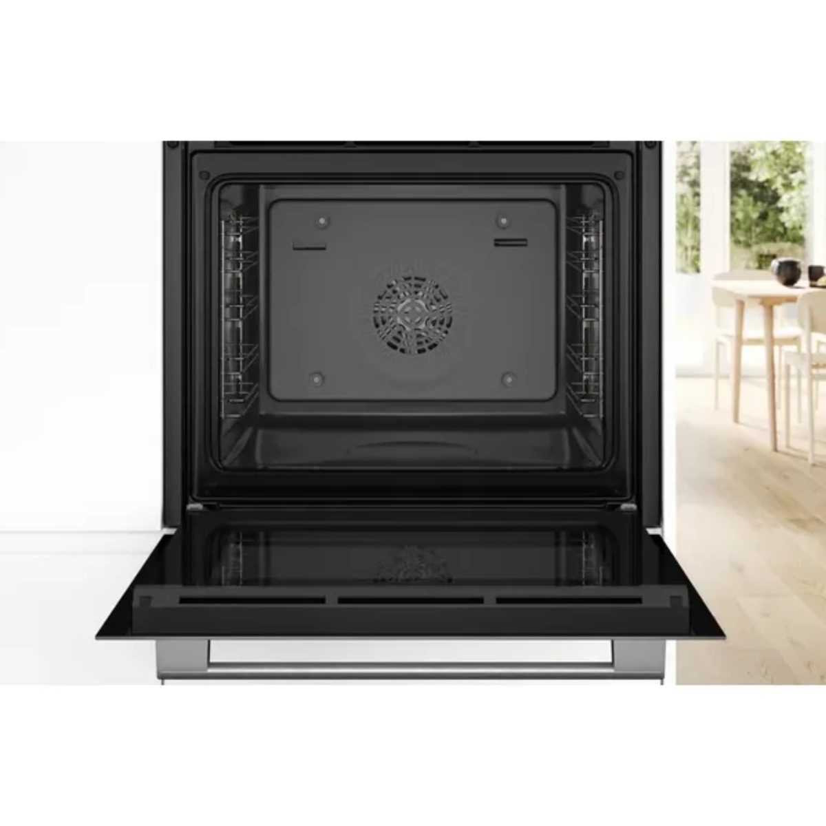Forno Bosch Serie 4 HBA534BW3 aperto, dettaglio interno cavità nera con ventola termoventilata