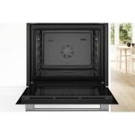 Forno Bosch Serie 4 HBA534BW3 aperto, dettaglio interno cavità nera con ventola termoventilata