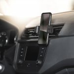 Supporto auto Ultimate Speed HG05910B installato su bocchetta aria con smartphone agganciato, vista abitacolo