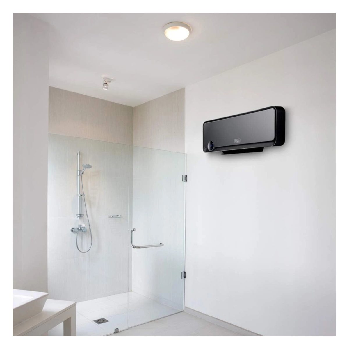 BLACK+DECKER BXWSH2000E termoconvettore montato a parete in bagno moderno vicino alla doccia
