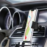 Supporto auto Ultimate Speed HG05910B con smartphone che mostra navigatore GPS, rotazione 360 gradi su cruscotto