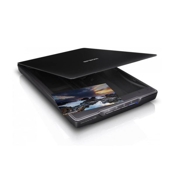 Scanner Epson Perfection V39 nero con coperchio aperto e foto tramonto sul piano di scansione 4800dpi