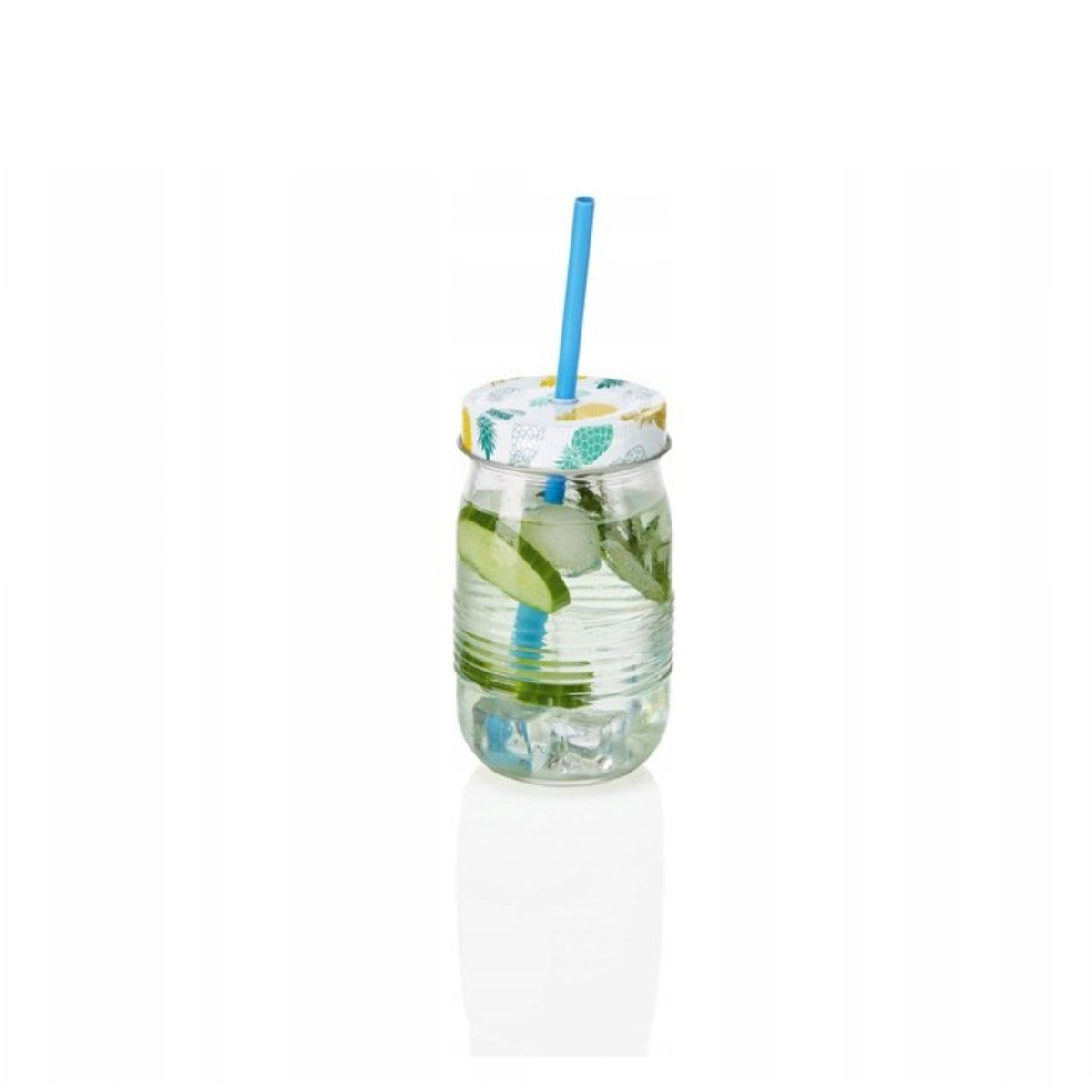 Bicchiere Ernesto in vetro scanalato 460ml con cannuccia blu, riempito di acqua, cetriolo, lime e ghiaccio
