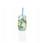 Bicchiere Ernesto in vetro scanalato 460ml con cannuccia blu, riempito di acqua, cetriolo, lime e ghiaccio