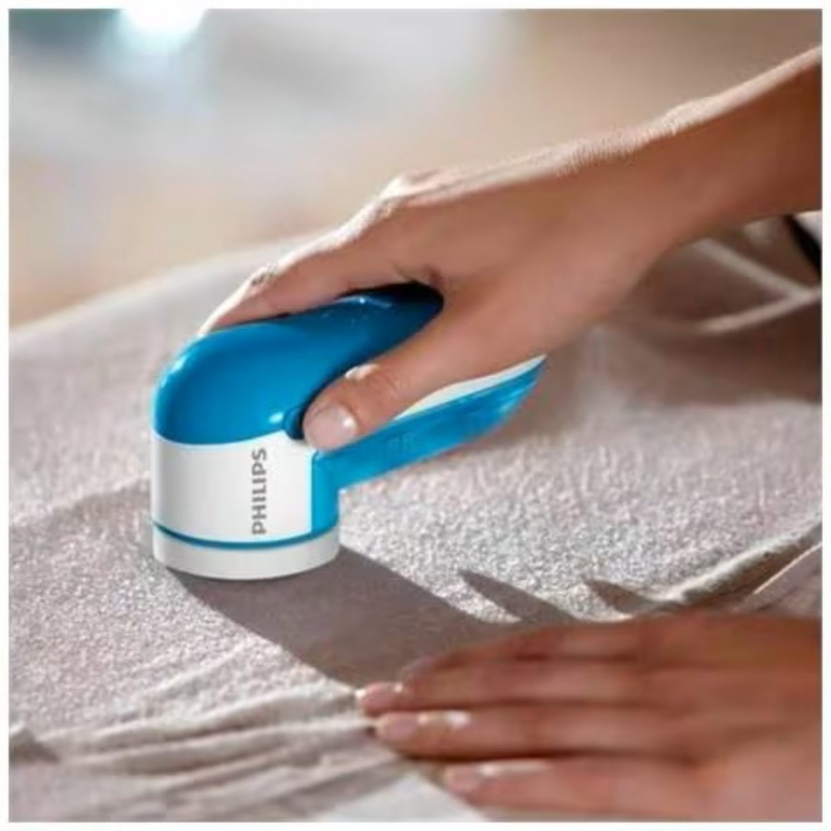 Philips Levapelucchi Elettrico 500 Series GC026/00 a Batteria Bianco e Celeste - immagine 2